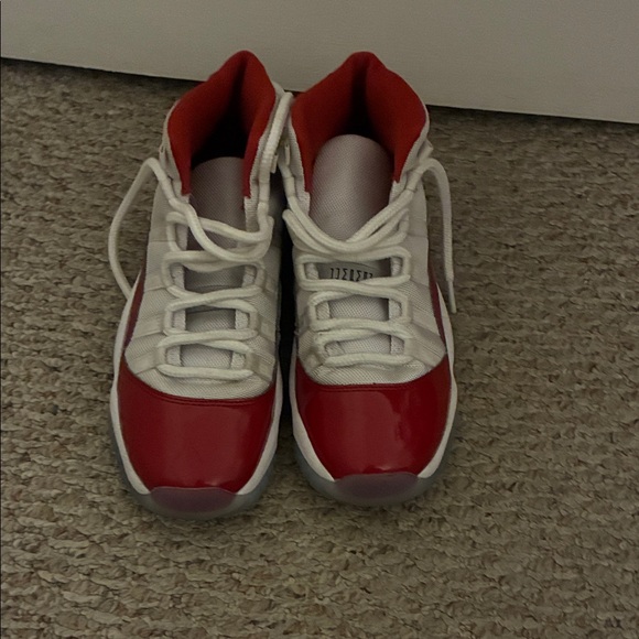Jordan 11 retro Kids Sneakers Red and White - Picture 4 of 8